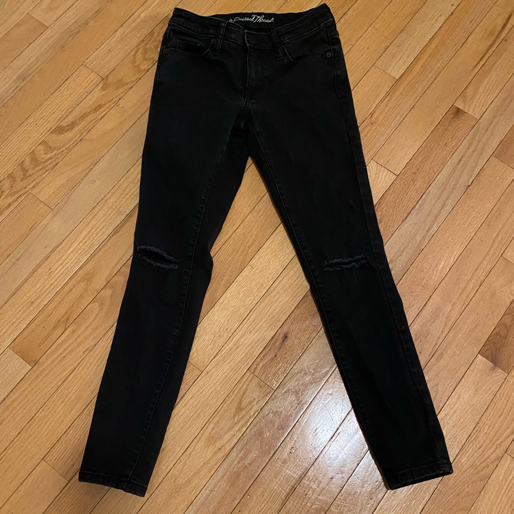 Universal Thread Black Skinny Jeans with Knee Distress